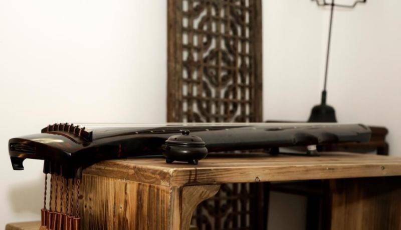 The Chinese Musical Instrument, the Guqin: Shaping Meaning through Form, Carrying the Essence of Eastern Culture