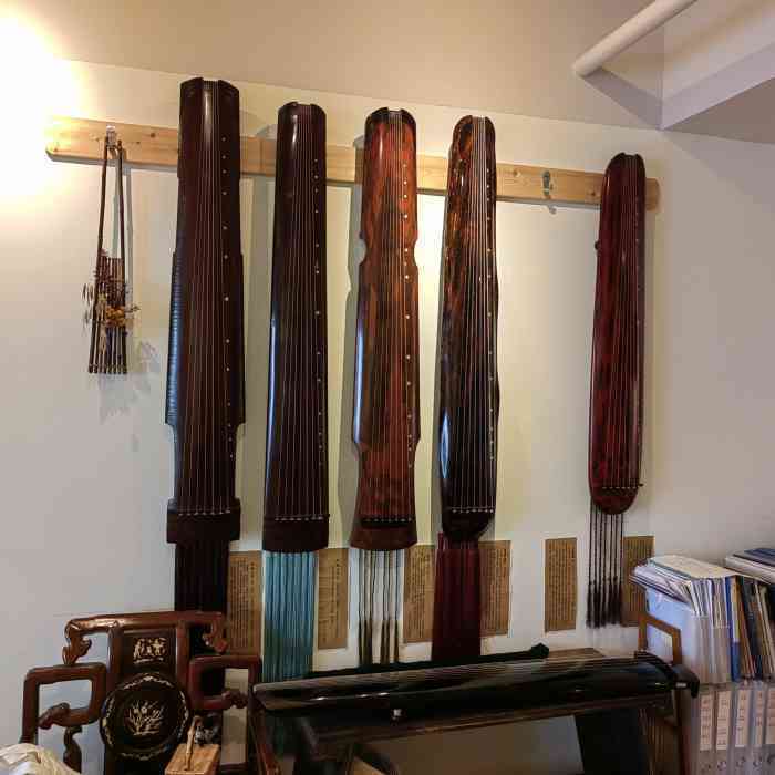 In the tide of the times, the persistence of the guqin shop