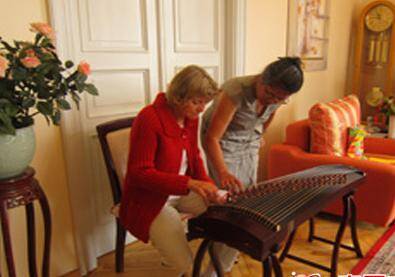 The Resonant Strings Crossing Mountains and Seas: The Guzheng on Toronto's Cultural Stage