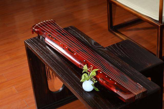 The Expansion Path of Chinese Guqin Sales under Intangible Cultural Heritage Protection