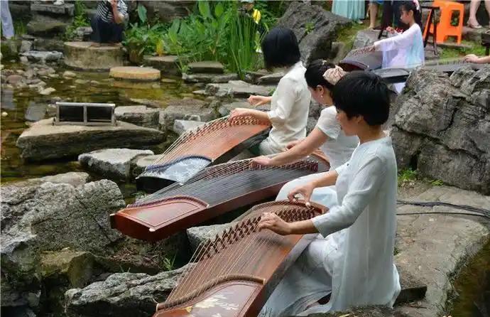 Limited-time sale for the guzheng: One instrument, fulfilling all your poetic needs